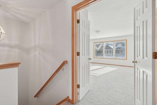 580 Sutherland Drive, Woodbury, MN 55129