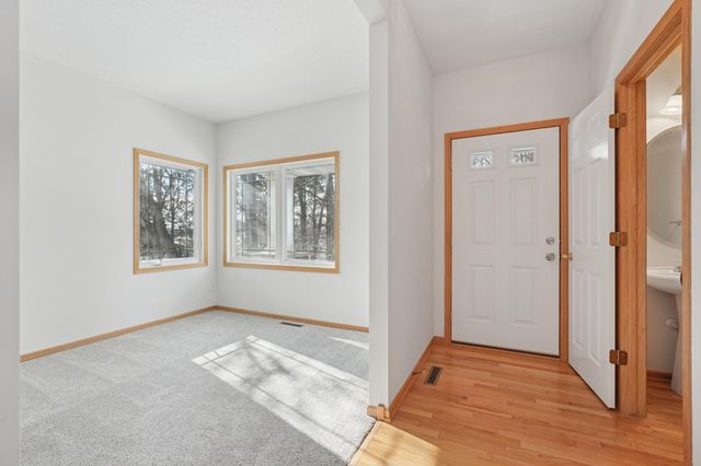 580 Sutherland Drive, Woodbury, MN 55129