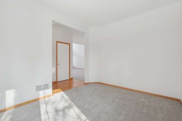 580 Sutherland Drive, Woodbury, MN 55129