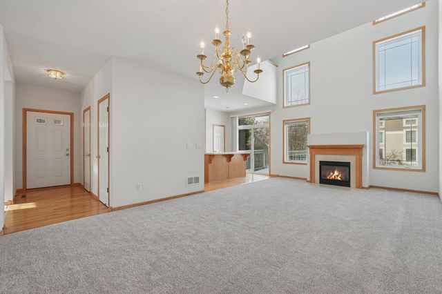 580 Sutherland Drive, Woodbury, MN 55129