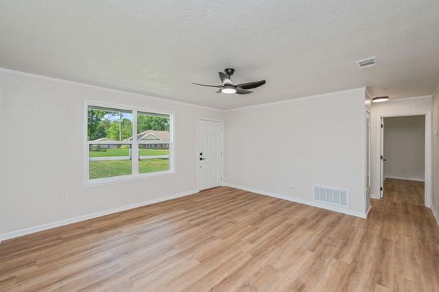 3375 Mclain Drive, Crestview, FL 32539