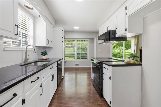1718 E 97th Terrace, Kansas City, MO 64131
