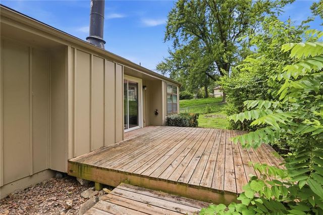 1718 E 97th Terrace, Kansas City, MO 64131
