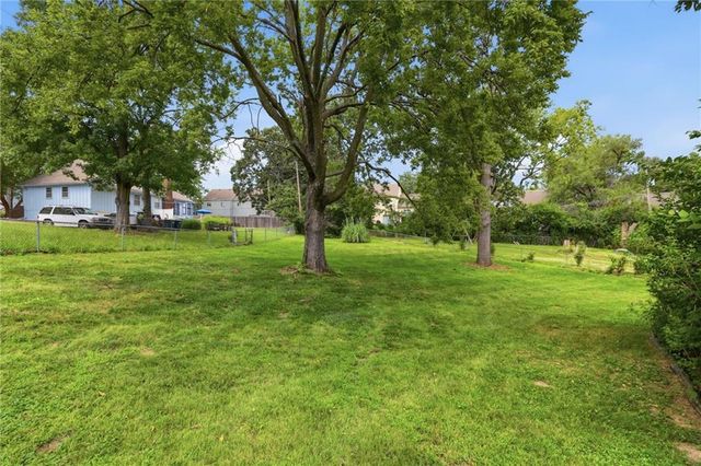 1718 E 97th Terrace, Kansas City, MO 64131