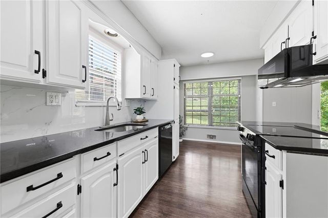 1718 E 97th Terrace, Kansas City, MO 64131
