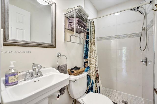 322 Oklahoma Street, Hollywood, FL 33019