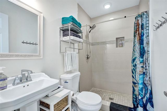 322 Oklahoma Street, Hollywood, FL 33019