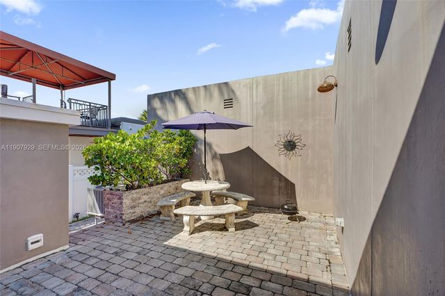 322 Oklahoma Street, Hollywood, FL 33019