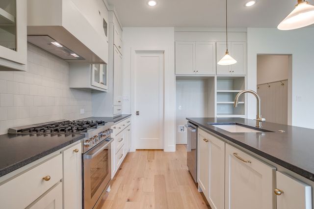 13833 Carnegie Drive, Fort Worth, TX 76008