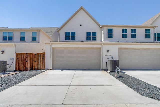 13833 Carnegie Drive, Fort Worth, TX 76008