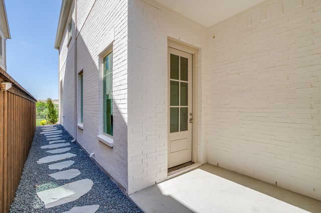 13833 Carnegie Drive, Fort Worth, TX 76008