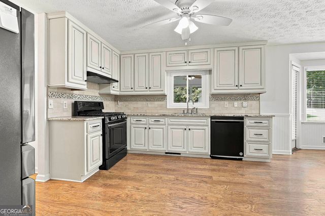 185 Clearbrook Way, Fayetteville, GA 30215