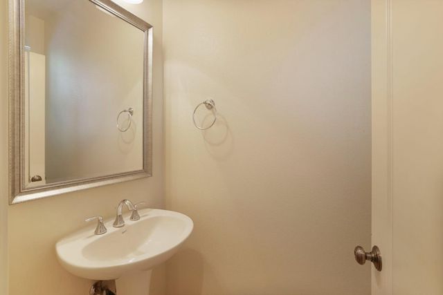 433 W Moraga St, Mountain House, CA 95391