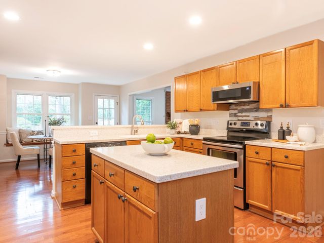 1207 Matthews Plantation Drive, Matthews, NC 28105