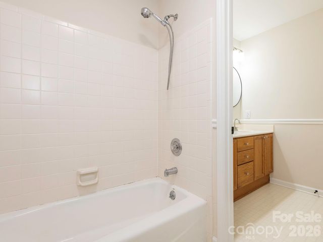 1207 Matthews Plantation Drive, Matthews, NC 28105