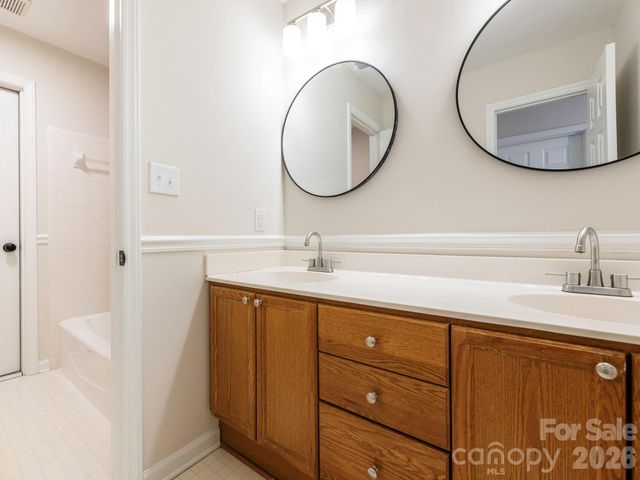 1207 Matthews Plantation Drive, Matthews, NC 28105