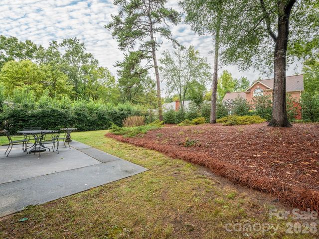1207 Matthews Plantation Drive, Matthews, NC 28105