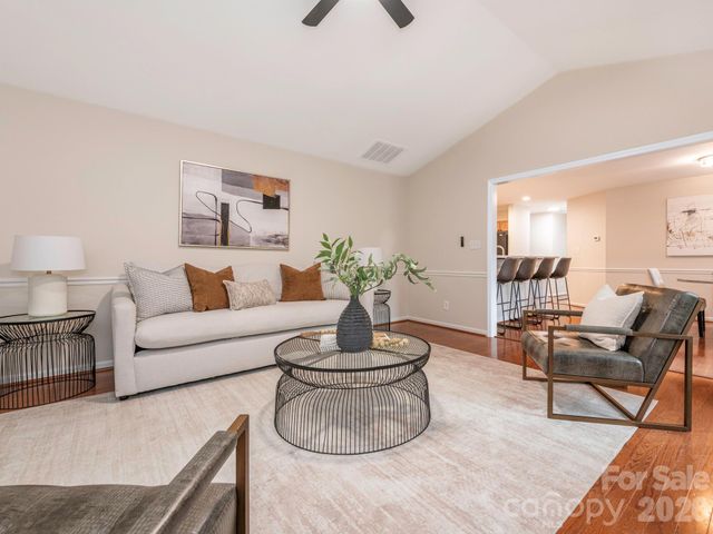 1207 Matthews Plantation Drive, Matthews, NC 28105