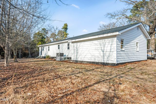 1659 W Darden Road, Clinton, NC 28328