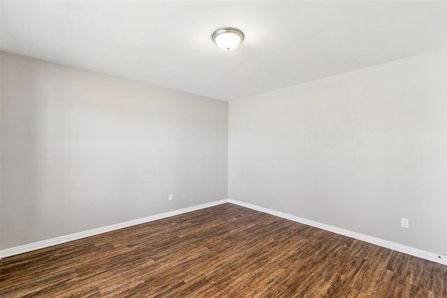 9400 Lakeshore Drive, The Village, OK 73120