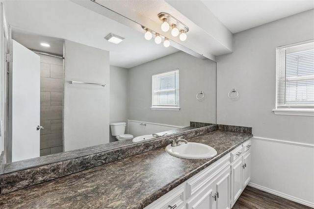 9400 Lakeshore Drive, The Village, OK 73120