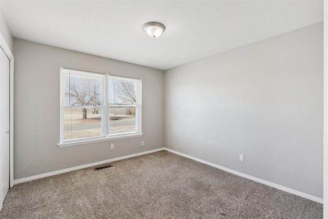 9400 Lakeshore Drive, The Village, OK 73120