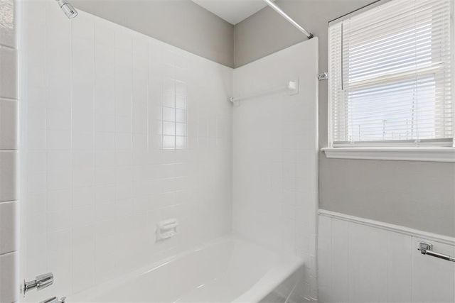 9400 Lakeshore Drive, The Village, OK 73120