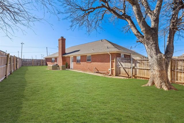 9400 Lakeshore Drive, The Village, OK 73120