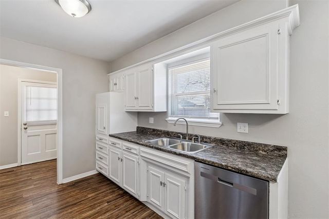 9400 Lakeshore Drive, The Village, OK 73120