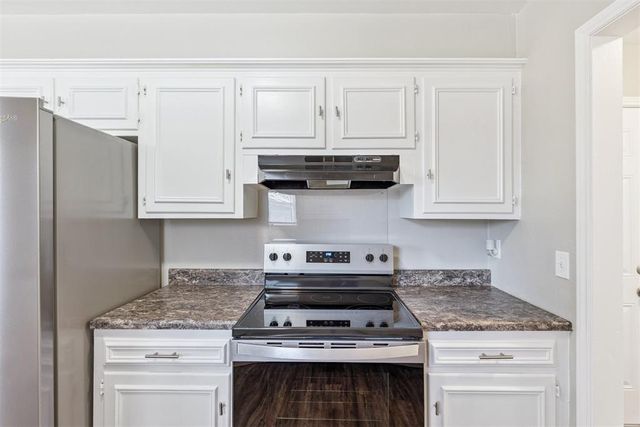 9400 Lakeshore Drive, The Village, OK 73120