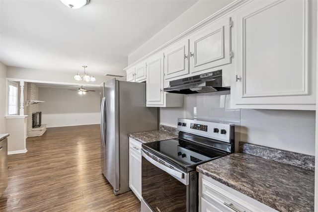 9400 Lakeshore Drive, The Village, OK 73120