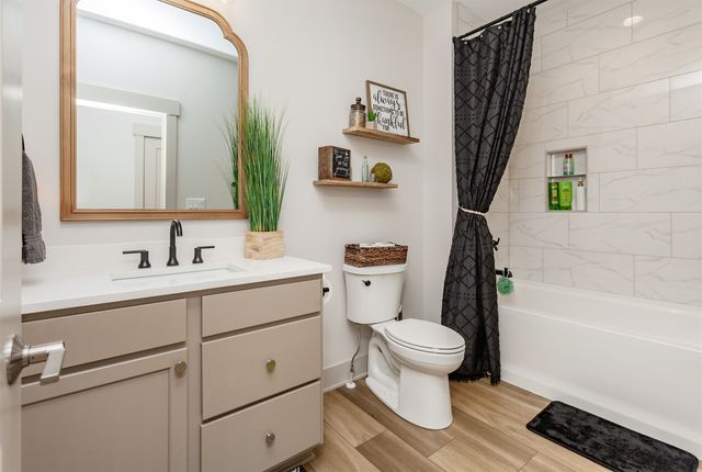 707 Meadow Pointe Court, Alleman, IA 50007