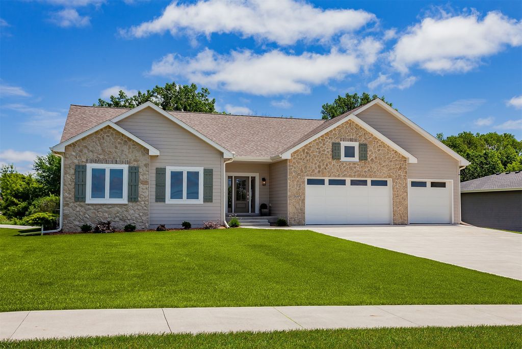 707 Meadow Pointe Court, Alleman, IA 50007