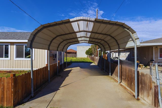 209 S Magnolia Avenue, Farmersville, CA 93223