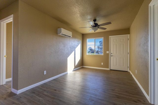 209 S Magnolia Avenue, Farmersville, CA 93223