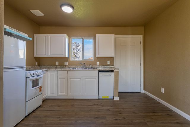 209 S Magnolia Avenue, Farmersville, CA 93223