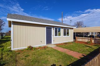 209 S Magnolia Avenue, Farmersville, CA 93223