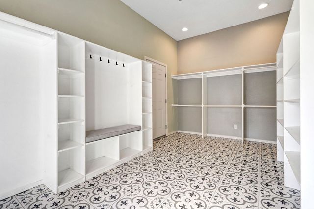 933 Avenida Estrellita NE, Albuquerque, NM 87110