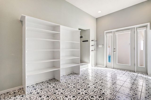 933 Avenida Estrellita NE, Albuquerque, NM 87110