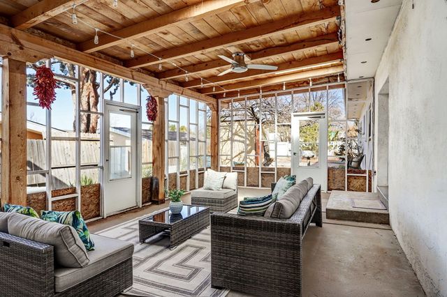 933 Avenida Estrellita NE, Albuquerque, NM 87110