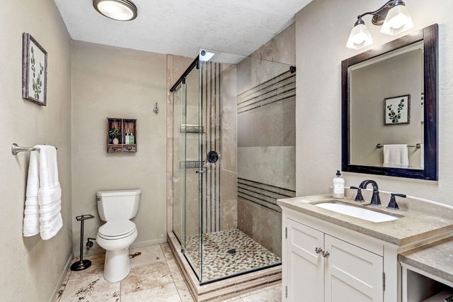 933 Avenida Estrellita NE, Albuquerque, NM 87110