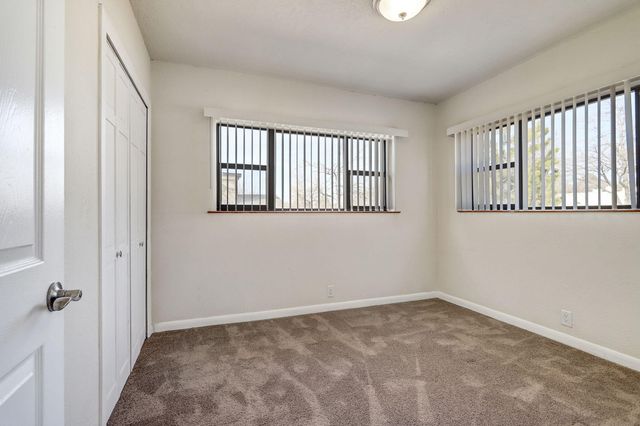 933 Avenida Estrellita NE, Albuquerque, NM 87110