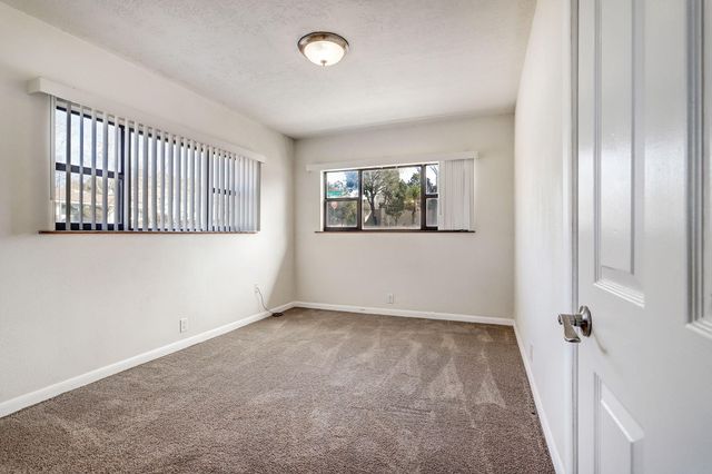 933 Avenida Estrellita NE, Albuquerque, NM 87110