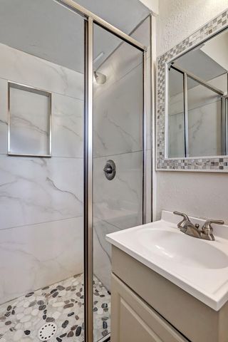 933 Avenida Estrellita NE, Albuquerque, NM 87110