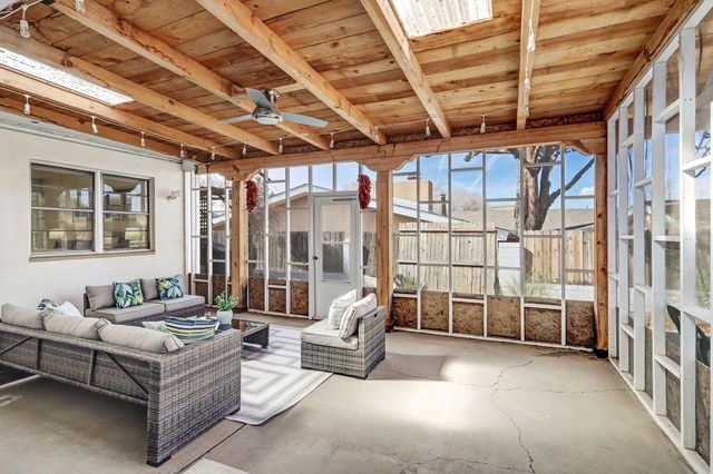 933 Avenida Estrellita NE, Albuquerque, NM 87110