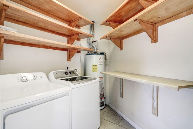 933 Avenida Estrellita NE, Albuquerque, NM 87110