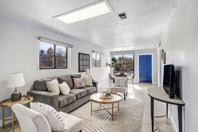 933 Avenida Estrellita NE, Albuquerque, NM 87110