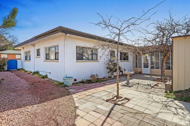 933 Avenida Estrellita NE, Albuquerque, NM 87110