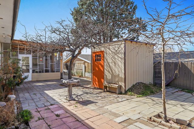 933 Avenida Estrellita NE, Albuquerque, NM 87110