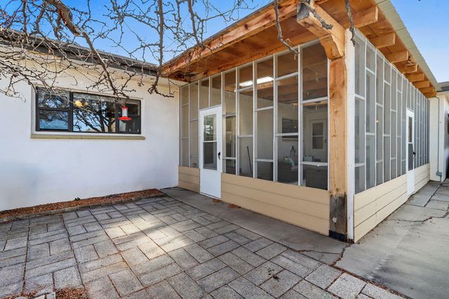 933 Avenida Estrellita NE, Albuquerque, NM 87110